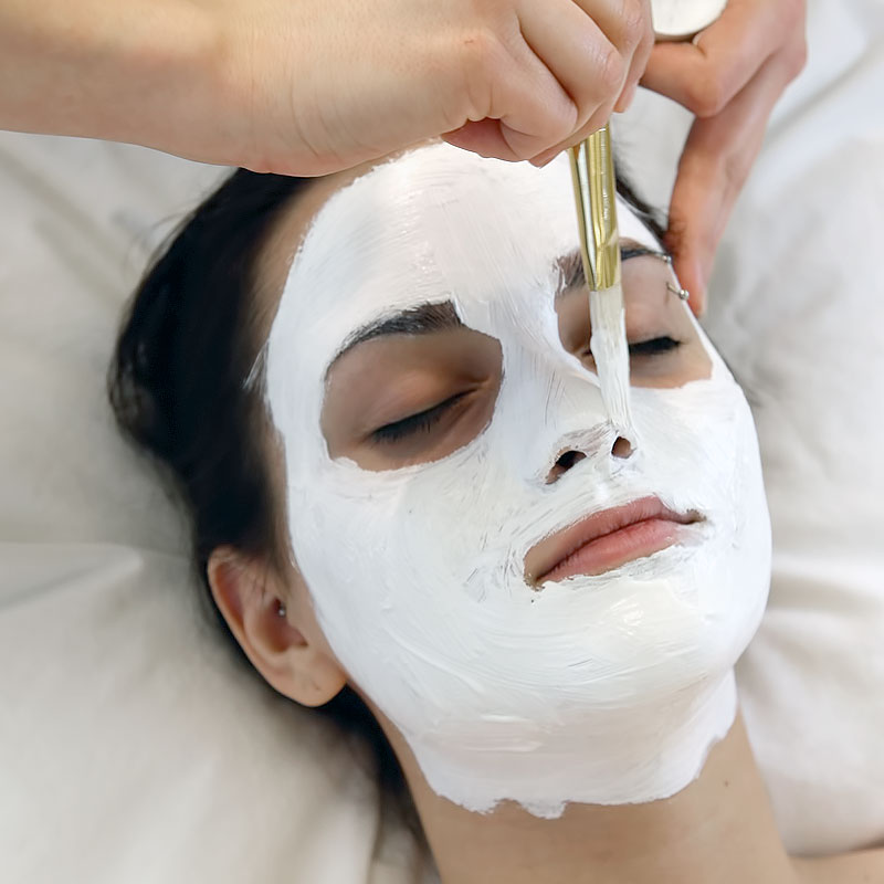 Student applies mask to client's face